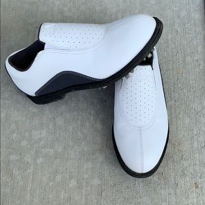 Woman’s adidas golf shoes size US 6